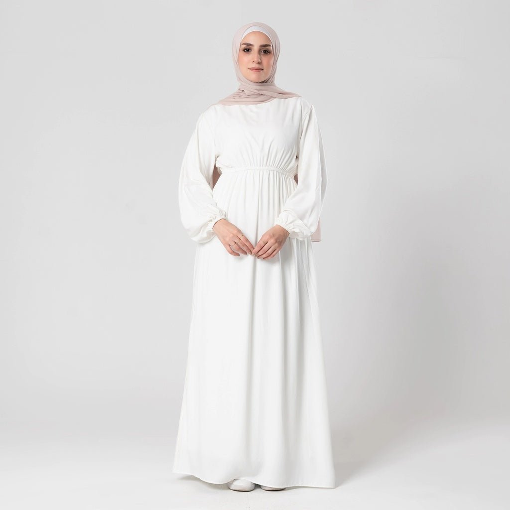 Basic dress with medium steak sleeve