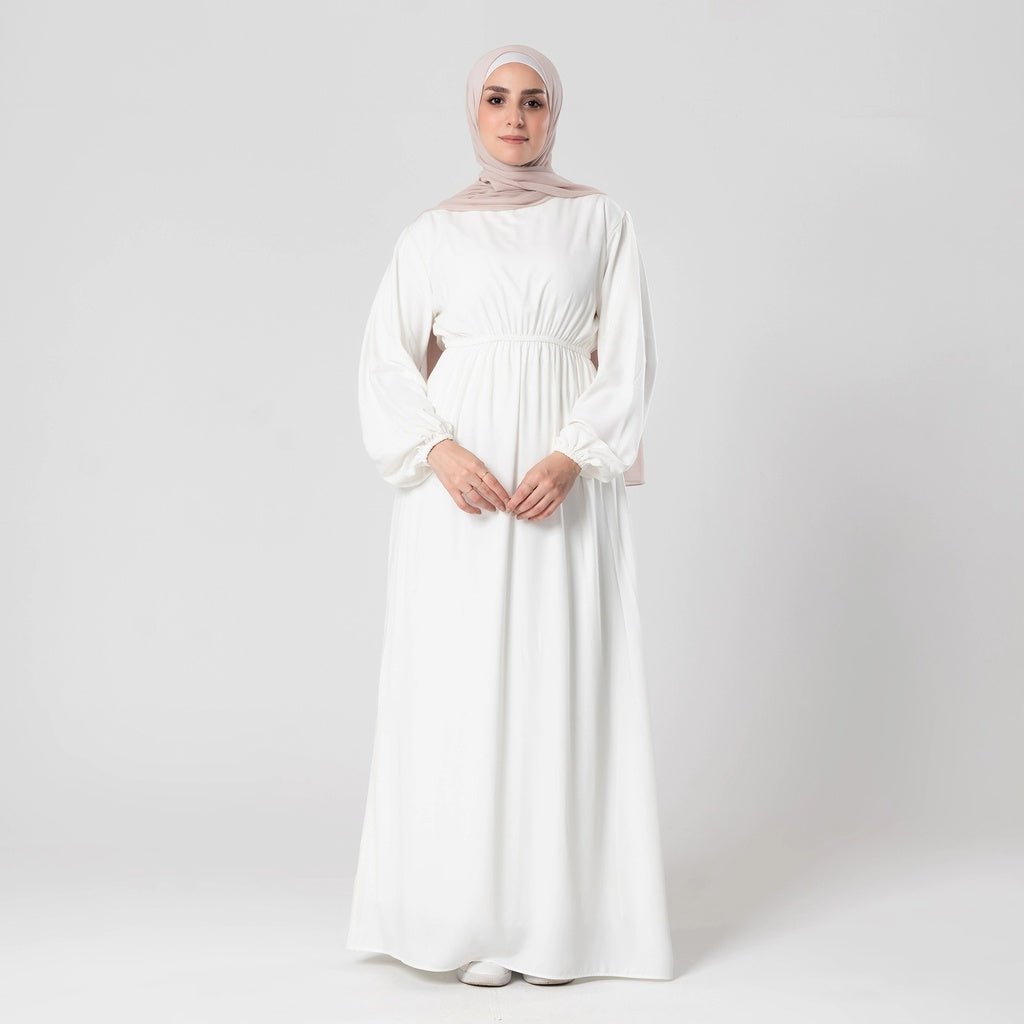 Basic dress with medium steak sleeve